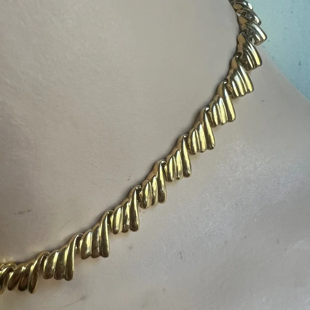 Vintage Gold Tone Ribbed Link Choker Statement‎ Collar Necklace Mob Wife 90s
